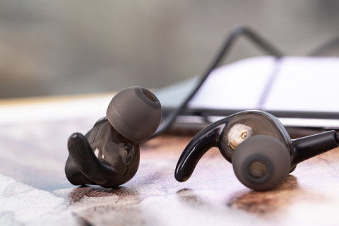 Aturan Aman Pakai Earphone agar Tidak Merusak Pendengaran