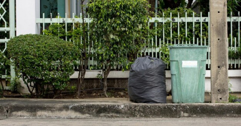 Tips Bersihkan Tempat Sampah di Luar Ruangan