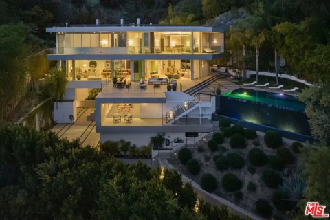 Dijual Beberapa Kali, Rumah Bekas Brittany Murphy dan Britney Spears Ini Diobral Murah