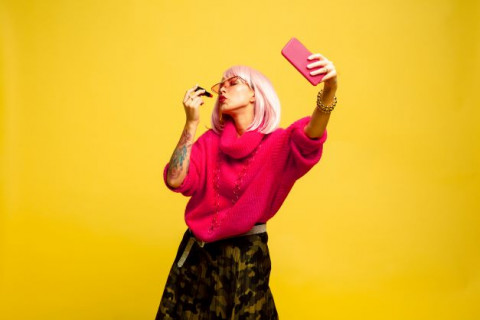 Tips Jadi Fashion Influencer Sukses Meski Modal Terbatas