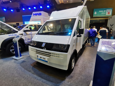 MAB & TIKI JNE Uji Coba Truk Listrik untuk Dukung Logistik Ramah Lingkungan