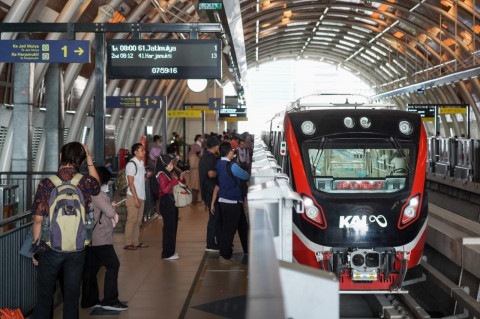 ASN Wajib Naik Transportasi Umum Tiap Rabu, LRT Jabodebek Pecahkan Rekor Penumpang!
