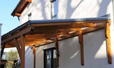 Balkon Bebas Basah! Ini Cara Lindungi Balkon Rumah saat Musim Hujan