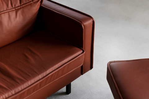 Cara Bersihkan Sofa Kulit yang Benar, Bukan Hanya Dilap Air