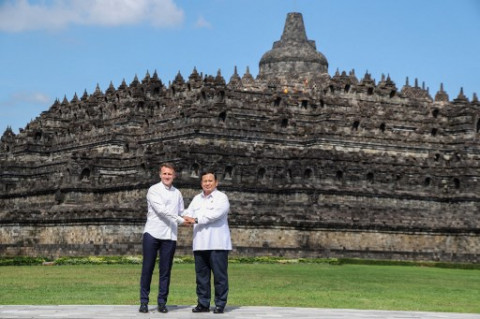 Momen Prabowo dan Macron Kunjungi Borobudur