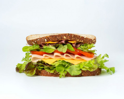 <i>Self Reward</i> Ala <i>Sandwich Generation</i>: Harta Bukan Satu-satunya