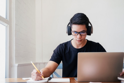 Kuliah Enggak Harus Ribet, Ini 5 Aplikasi <i>Life-Changing</i> Buat Mahasiswa Baru