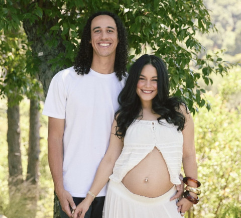 Vanessa Hudgens Umumkan Kehamilan Anak Kedua