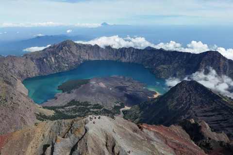 Kemenpar Pastikan Evakuasi Pendaki Swiss di Gunung Rinjani Berjalan Aman