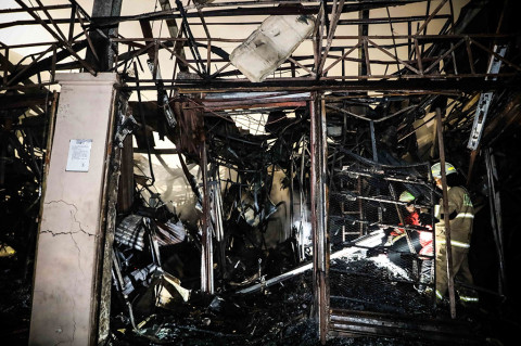 Ratusan Kios Pasar Taman Puring Ludes Terbakar