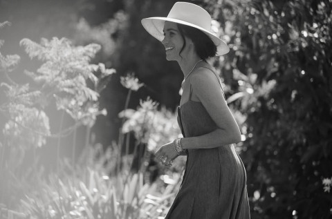Ulang Tahun ke-44, Meghan Markle Tampil Anggun Pakai Jam Putri Diana