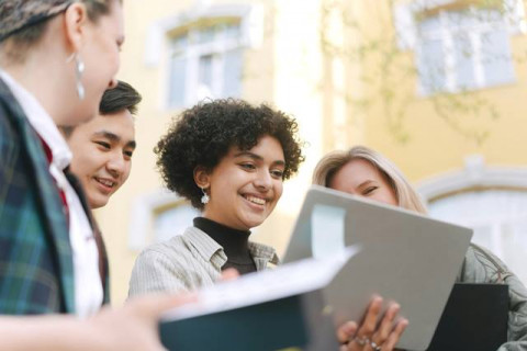 Fawning, Strategi Bertahan Hidup Gen Z dari Stres dan Trauma