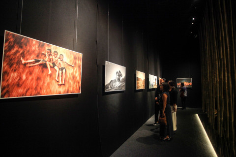 ​Melihat Pameran Fotografi 80 Tahun Keberagaman