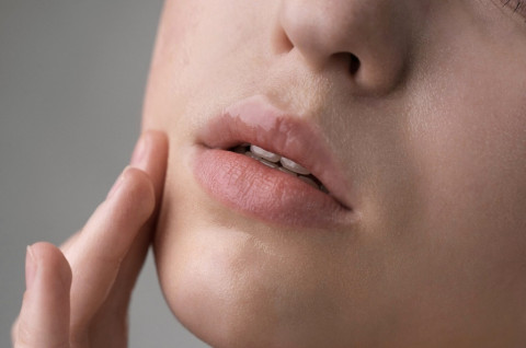 6 Cara Sederhana Menjaga Kesehatan Bibir agar Tetap Sehat dan Cerah