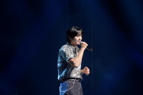 Gelar Fanmeeting di Indonesia, Ahn Hyo-seop Makin Memukau Pakai Batik