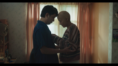 Bikin Pangling, Penampakan Mawar de Jongh Botak di Film Sampai Titik Terakhirmu
