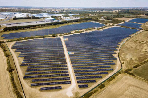 Jaguar Land Rover Bikin 'Ladang' Solar Panel, Setara 36 Lapangan Bola