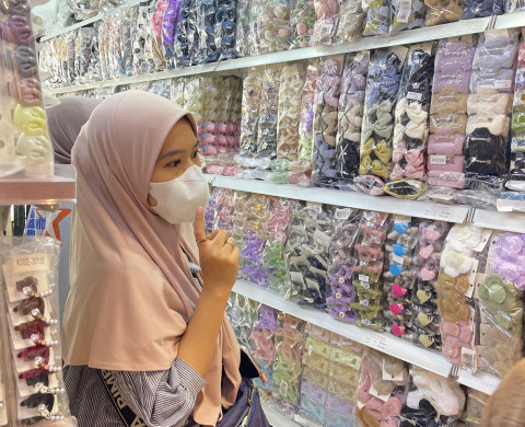 Aksesori Fesyen Makin Diminati Perempuan Lengkapi Penampilan