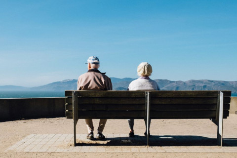 Usia 50+ tapi Tabungan Pensiun Tipis? Ikuti 3 Langkah Karier Ini
