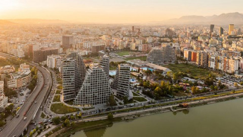 Lake Views, Menara Hijau dengan Desain Terinspirasi Pegunungan