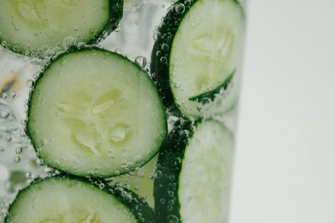 Tak Hanya Segar, Ini 6 Manfaat Minum Air Rendaman Mentimun untuk Tubuh