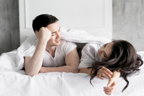 Mitos dan Fakta Hubungan Seks pada Pasangan Suami Istri yang Perlu Kamu Tahu