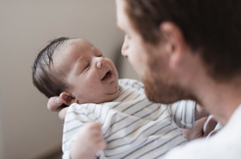 10 Rekomendasi Nama Bayi Laki-laki Populer Beserta Artinya