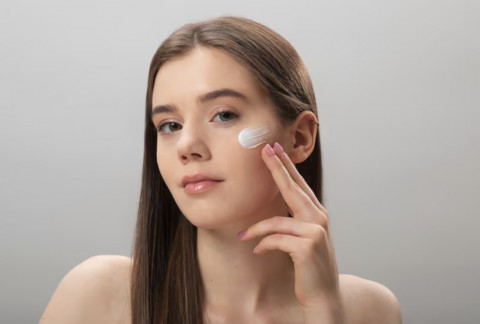 4 Rekomendasi Sunscreen Multifungsi yang juga Bisa Digunakan sebagai Base Make Up
