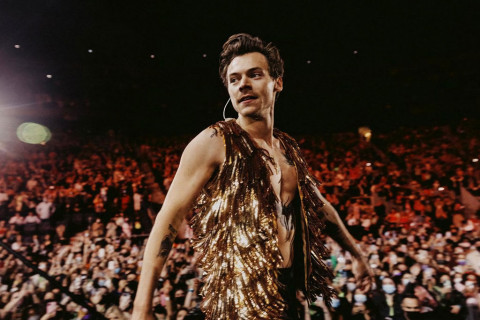 Pakai Nama Samaran, Harry Styles Pecahkan Rekor Pribadi di Berlin Marathon 2025
