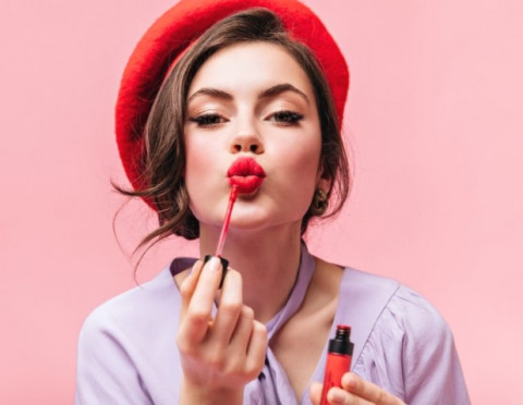 Tetap Lembap, 5 Rekomendasi Lipstik Matte yang Tidak Membuat Bibir Kering