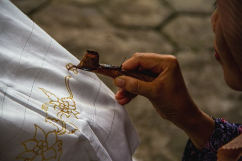 6 Teknik Membatik: Dari Teknik Tulis Tradisional hingga Printing Modern