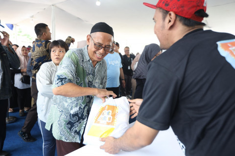 Bank Mandiri Rayakan HUT ke-27 dengan Pasar Murah di Nawasena