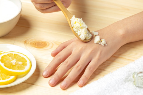 Rekomendasi Body Scrub Ampuh untuk Semua Jenis Kulit