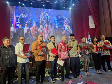 Musisi Senior Enteng Tanamal Rilis Buku Biografi, Sosok Berjasa di Karier Kris Dayanti