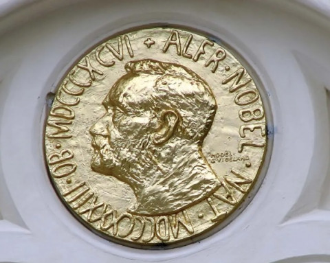 Pemenang Nobel 2025: dari Peneliti Komputasi Kuantum hingga Perempuan Pejuang Demokrasi Venezuela