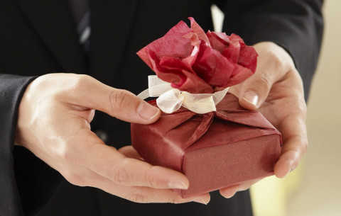 10 Ide Kado Ulang Tahun untuk Istri yang Penuh Makna