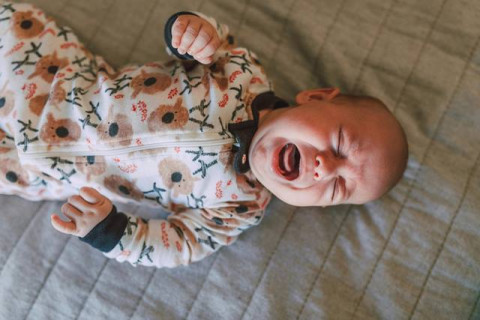 Apa yang Harus Dilakukan Jika Bayi Terbangun Sambil Berteriak?