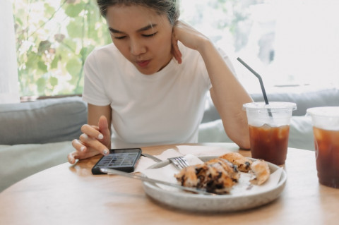 Waspadai Pemicu Diabetes di Era Digital! Makan Cepat Saji, Gadget, dan Kurang Tidur