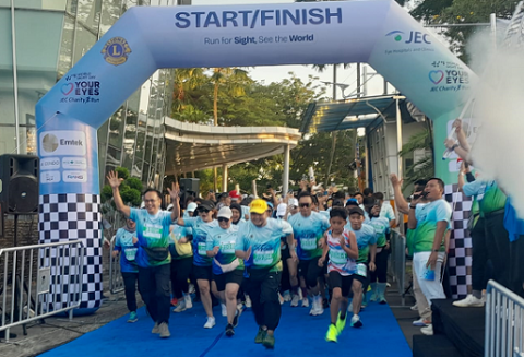 Galang Donasi untuk Transplantasi Kornea, 1.500 Pelari Ramaikan JEC Charity Run 2025