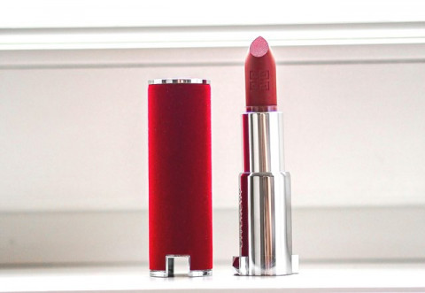 Panduan Memilih Lipstik untuk Bibir Gelap