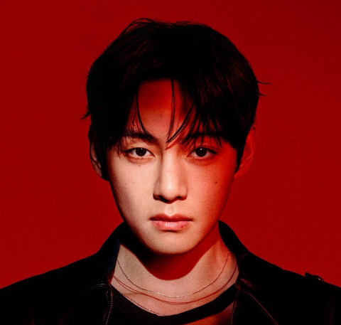 V BTS Resmi Jadi Duta Global TirTir, Langsung Trending