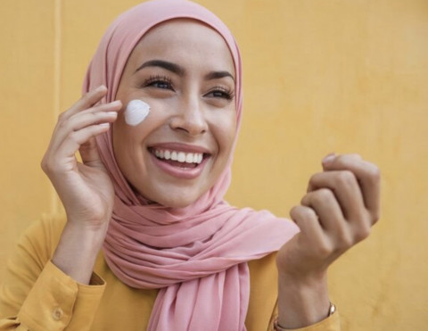 4 Rekomendasi Sunscreen Halal dan Wudhu Friendly Mulai dari Rp30 Ribuan