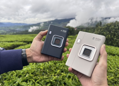 Instax Mini LiPlay+, Penyempurnaan yang Ada Kamera Selfie