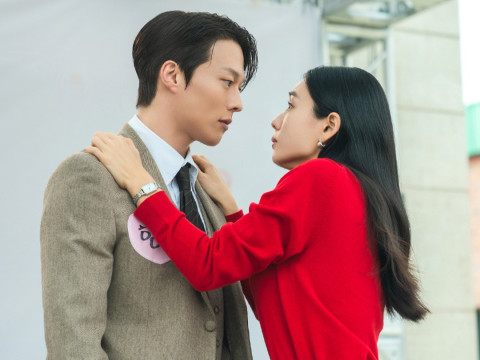 Adegan Ciuman Dynamite Kiss Bikin Baper, Wajib Tonton di Netflix Bareng Pacar!