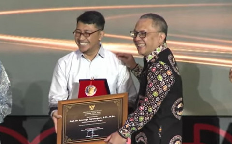 Profesor Termuda IPB Raih Habibie Prize 2025, Ini Profil Anuraga Jayanegara