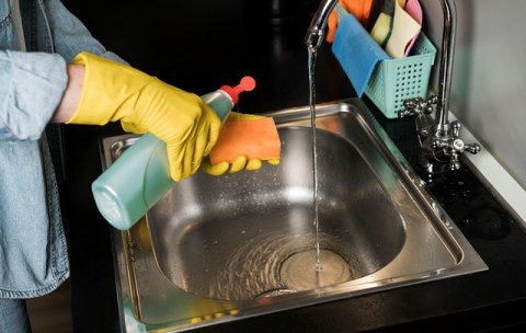 Tips Membersihkan Wastafel Stainless Steel agar Awet dan Mengkilap