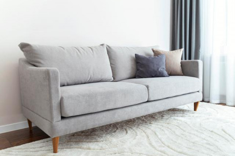 7 Kebiasaan Sehari-Hari yang Bikin Sofa Cepat Rusak dan Jebol