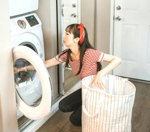 Ini 3 Cara Mengatasi Bau pada Mesin Cuci