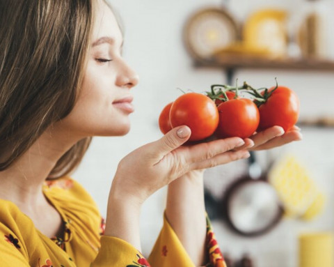 Tomat, Si Superfood yang Punya Banyak Manfaat untuk Kulit