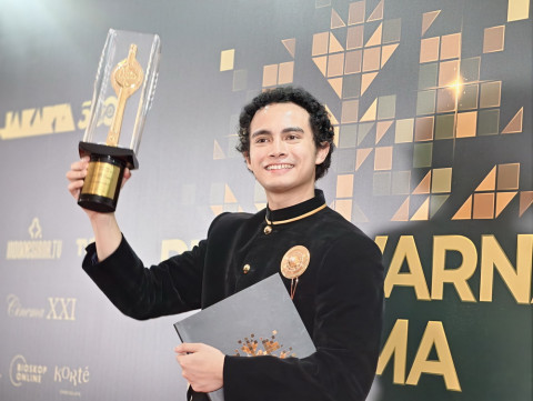 Omara Esteghlal Menang FFI 2025, Prilly Langsung Beri Pelukan: I Love You!